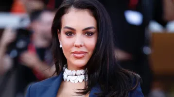Cristiano Ronaldo felesége letarolta a vörös szőnyeget a Velencei Filmfesztiválon: Georgina úgy festett, akár egy igazi filmdíva Cristiano Ronaldo felesége letarolta a vörös szőnyeget a Velencei Filmfesztiválon: Georgina úgy festett, akár egy igazi filmdíva