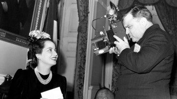 Ez a gyönyörű színésznő a 30-as években még a bőrét is kifehérítette, csakhogy befogadja Hollywood: Merle Oberon tragikus története