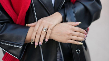 Virágminta helyett: Ez a tavasz legcsajosabb körömtrendje, nincs olyan, akinek ne állna jól