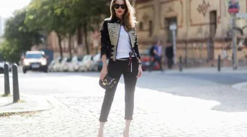 Nem a blézer és nem a bőrdzseki az: ezért a kabáttrendért rajong most minden stílusos nő