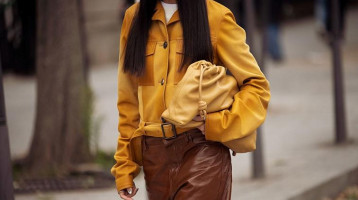 Bőrdzseki helyett: Ezt a kabátot fogják viselni a nők idén tavasszal, minden szettet kifinomultabbá varázsol
