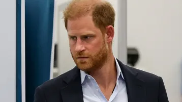 Harry ezért az egy dologért könyörög Károly királynak: kétségbeesetten szeretné, ha apja teljesítené a kívánságát