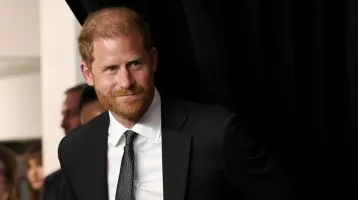 Harry herceg már nagyon szeretne kibékülni a családjával, de nem a szívjóság vezérli: titokban alantas célokat dédelget