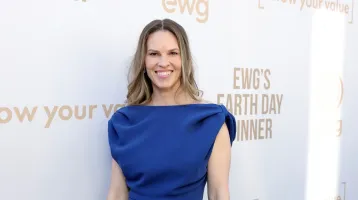 Hollywoodi szenzáció: várandós az 52 éves Hilary Swank Hollywoodi szenzáció: várandós az 52 éves Hilary Swank