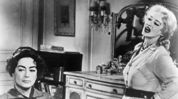 Ahol a díszletek mögött vér folyt: Bette Davis és Joan Crawford legendás csatája Ahol a díszletek mögött vér folyt: Bette Davis és Joan Crawford legendás csatája
