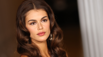 Cindy Crawford lánya megbabonázott mindenkit: Kaia felvette a vörös szőnyeg legszebb ruháját