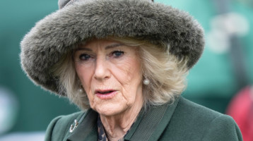 Kamilla őrjöng: a királyné kiborult attól, hogy Katalin megengedi ezt az egy dolgot Györgynek, Saroltának és Lajosnak Kamilla őrjöng: a királyné kiborult attól, hogy Katalin megengedi ezt az egy dolgot Györgynek, Saroltának és Lajosnak