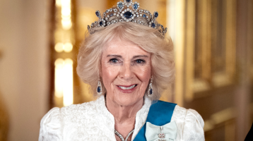 Kamilla arca már nem a régi: meglepő szépészeti beavatkozáson esett át a királyné, a szemfülesek azonnal kiszúrták Kamilla arca már nem a régi: meglepő szépészeti beavatkozáson esett át a királyné, a szemfülesek azonnal kiszúrták