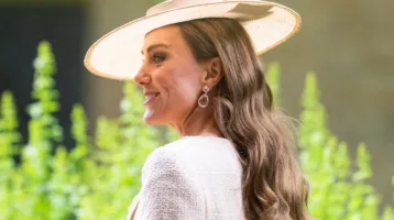Katalin még a menyasszonyt is túlszárnyalta Erzsébet unokájának esküvőjén: kétségkívül ő volt a legszebb vendég a nagy napon Katalin még a menyasszonyt is túlszárnyalta Erzsébet unokájának esküvőjén: kétségkívül ő volt a legszebb vendég a nagy napon