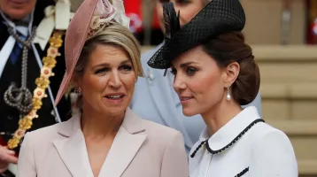 Tudtad? Így üzennek a hercegnék és királynék az öltözékükkel: minden színnek titkos jelentése van