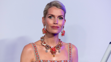 Diana hercegné unokahúga merész szettben tündökölt Milánóban, minden tekintet rászegeződött Diana hercegné unokahúga merész szettben tündökölt Milánóban, minden tekintet rászegeződött