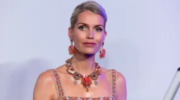 Diana hercegné unokahúga merész szettben tündökölt Milánóban, minden tekintet rászegeződött Diana hercegné unokahúga merész szettben tündökölt Milánóban, minden tekintet rászegeződött