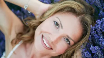 Nem csak a kialvatlanság az oka: Miért tűnik állandóan karikásnak a szemed?