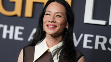 57 évesen is bombázó Charlie angyala: Lucy Liu mindenkit maga mögé utasított a vörös szőnyegen
