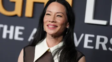 57 évesen is bombázó Charlie angyala: Lucy Liu mindenkit maga mögé utasított a vörös szőnyegen