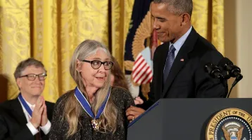 A nő, aki megírta az Apollo–11 szoftverét: Elhunyt a NASA legendás tudósa, Margaret Hamilton