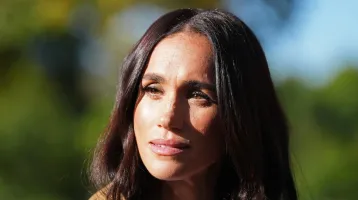 Több mint 8 millió forintot ért Meghan Markle egyetlen alárása, érthetetlen hogyan sikerült ezt valakinek megszereznie Több mint 8 millió forintot ért Meghan Markle egyetlen alárása, érthetetlen hogyan sikerült ezt valakinek megszereznie