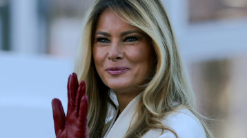 Melania Trump felvette az idei tél legszebb kabátját: ennek a hófehér darabnak minden nő gardróbjában ott a helye Melania Trump felvette az idei tél legszebb kabátját: ennek a hófehér darabnak minden nő gardróbjában ott a helye