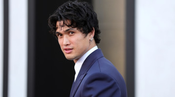 Megvesznek a nők ezért a 35 éves színészért: mindenki az ő lábai előtt hever, nincs nála vonzóbb pasi ma a világon Megvesznek a nők ezért a 35 éves színészért: mindenki az ő lábai előtt hever, nincs nála vonzóbb pasi ma a világon