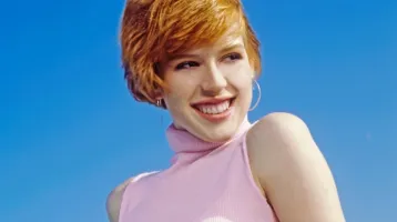 Ő volt a 80-as évek legszebb vörös hajú színésznője: döbbenet, hogy fest ma, 57 esztendősen a férfiak egykori álma Ő volt a 80-as évek legszebb vörös hajú színésznője: döbbenet, hogy fest ma, 57 esztendősen a férfiak egykori álma