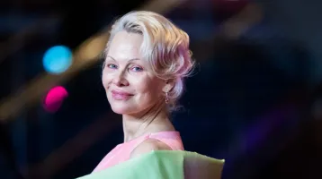 Elfelejthetjük a műkörmöt? Ez a természetes körömtrend Pamela Anderson kedvence Elfelejthetjük a műkörmöt? Ez a természetes körömtrend Pamela Anderson kedvence