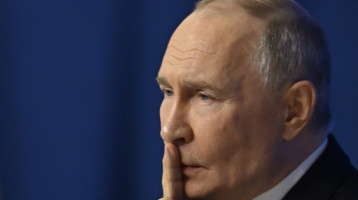 Már Moszvka sem tagadhatja, hogy nagy a baj: döbbenetes videófelvétel leplezte le Vlagyimir Putyin súlyos betegségét