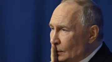 Már Moszvka sem tagadhatja, hogy nagy a baj: döbbenetes videófelvétel leplezte le Vlagyimir Putyin súlyos betegségét