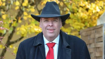 Erre a kereskedők sem voltak felkészülve: Schmuck Andor váratlan húzással rukkolt elő a Kincsvadászok VIP forgatásán Erre a kereskedők sem voltak felkészülve: Schmuck Andor váratlan húzással rukkolt elő a Kincsvadászok VIP forgatásán