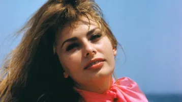 Sophia Loren ritkán látott menye a világ egyik legvonzóbb nője: a 37 éves Mariamnél rajzolni se lehetne szebbet – Fotók Sophia Loren ritkán látott menye a világ egyik legvonzóbb nője: a 37 éves Mariamnél rajzolni se lehetne szebbet – Fotók