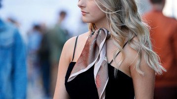 Ez a 7 kiegészítő feldobja még a legegyszerűbb fehér ing és farmer szettet is idén tavasszal