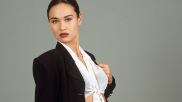 59 évesen már teljesen más arca van a 90-es évek imádott színésznőjének: hihetetlen, hogy fest napjainkban az egykori díva