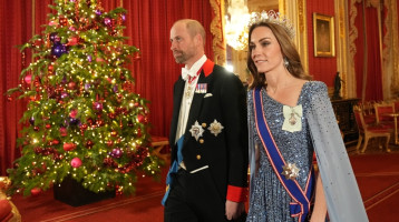 Megérkezett Katalinék idei karácsonyi üdvözlőlapja: ennél édesebb családi portré még sosem készült róluk Megérkezett Katalinék idei karácsonyi üdvözlőlapja: ennél édesebb családi portré még sosem készült róluk