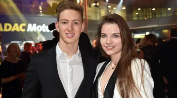 Keszthelyi Vivien és David Schumacher megtették a nagy bejelentést: jön a baba Keszthelyi Vivien és David Schumacher megtették a nagy bejelentést: jön a baba