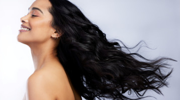 Dúsabb haj egy perc alatt? Ezekre a titkos tippekre esküsznek a stylistok 