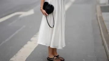 Ez a trend váltja a fehér midiszoknyát – így viseljük 2026-ban