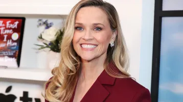 Reese Witherspoon ritkán látott fia igazi szívtipró lett: Deacon elképesztően jóképű a diplomaosztós fotókon
