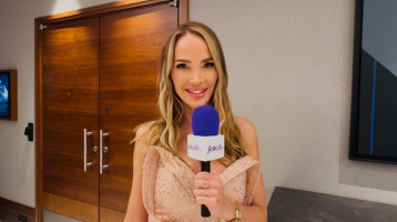 Zimány Linda volt a Just Clear Award gála legszebbje – nemcsak a ruhájával, a díjával is mindenkit lenyűgözött